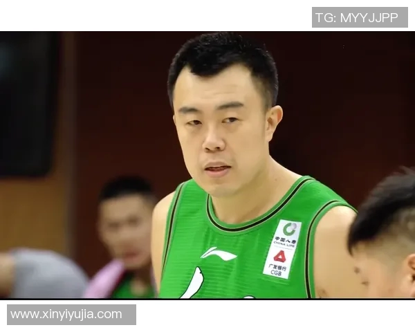 辽篮赛前为老裁判王春明杨彪颁发特殊贡献奖